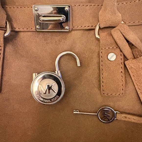 Michael Kors Hamilton Suede Satchel W/ Functioning Lock & Key Rich Brown Patina - Picture 2 of 10
